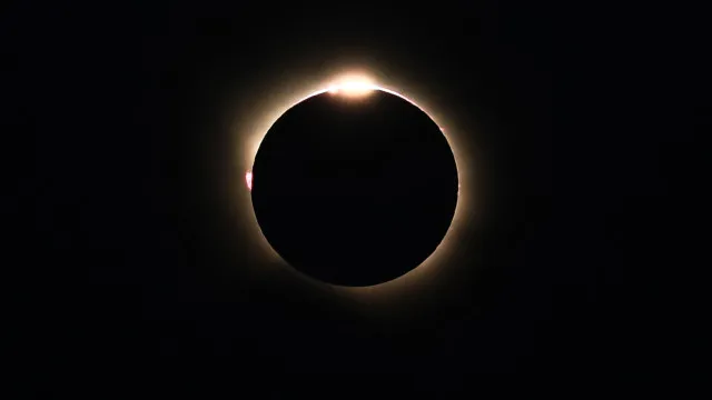 Eclipse solar foi presenciado na Rússia, Espanha, Groenlândia, Islândia e em parte de Portugal