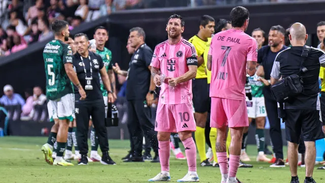 
                    Messi volta após morte do pai, mas Inter Miami perde e cai na Leagues Cup
                
