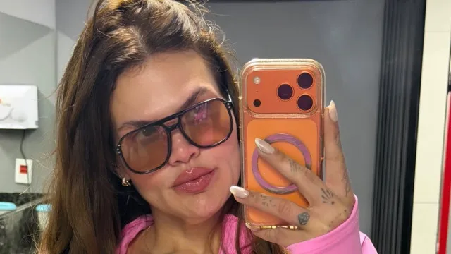 
                    Thais Carla surpreende ao subir na balança e revela novo recorde; veja
                