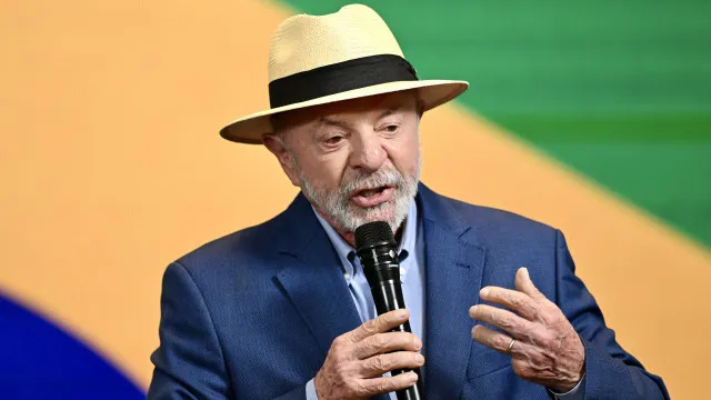 
                    Lula adota reciprocidade e diz que EUA taxam país 'com base em mentiras'
                