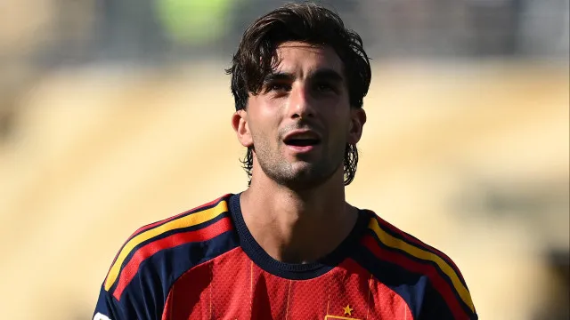 PSG anuncia a contratação de Ferran Torres, herói do título mundial da Espanha
