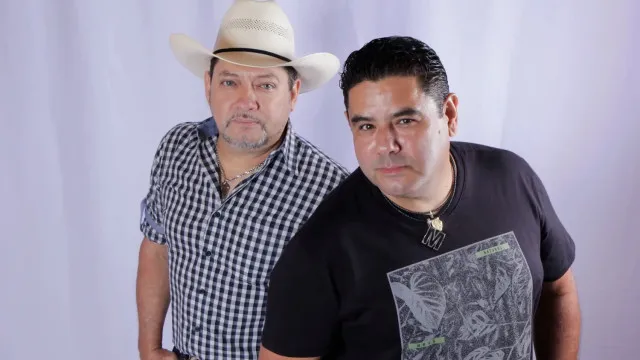 
                    Lucas, da dupla Lucas & Matheus, morre pouco antes de subir ao palco
                