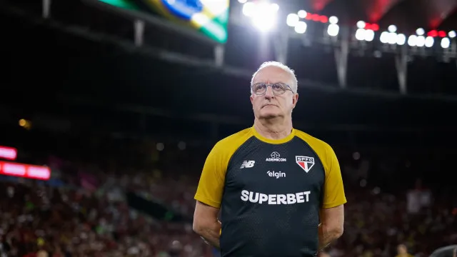 
                    Dorival festeja vitória sobre Bolívar, mas adverte: 'Situação no Brasileiro é problemática'
                