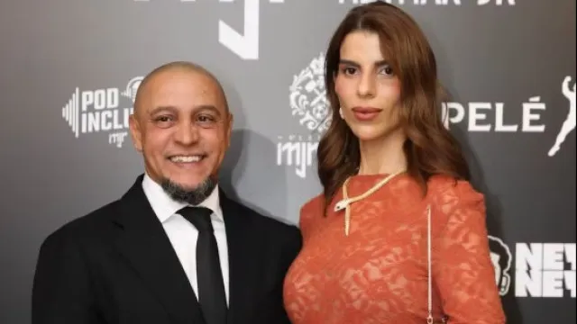 Roberto Carlos teria se convertido ao islã após casamento com empresária