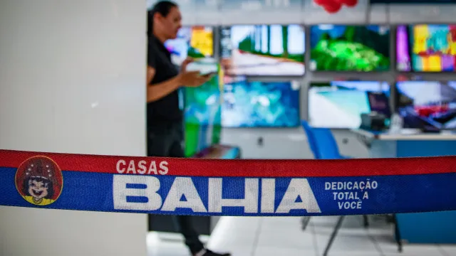 Justiça suspende demissões das Casas Bahia e restringe novos cortes