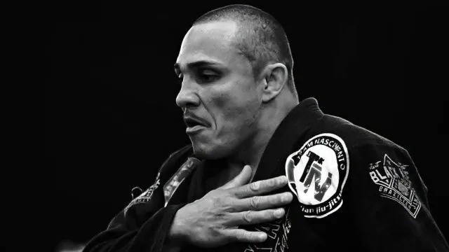 
                    Lutador tetracampeão mundial de jiu-jitsu morre em acidente de moto
                