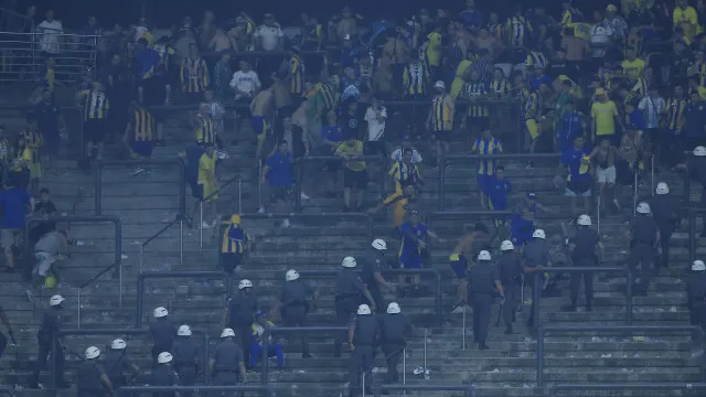 Cenas lamentáveis: torcidas e jogadores protagonizam brigas na Libertadores e Sul-Americana