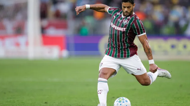 
                    Fluminense bate Platense com brilho de Hulk e se aproxima da semi da Libertadores
                