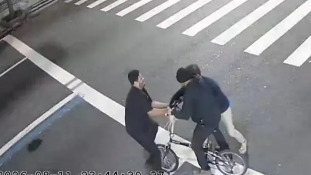 
                    Vídeo mostra início de linchamento que matou homem com 63 pauladas no Rio
                