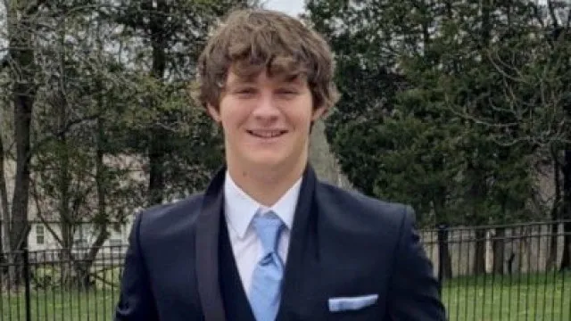 
                    Jovem de 22 anos é morto pela polícia após confundir endereço de amigos
                