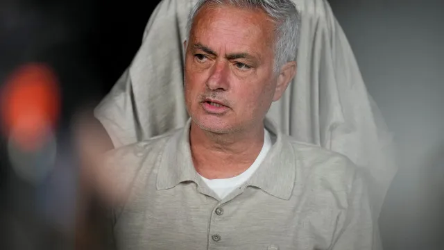 
                     Mourinho diz que Cristiano Ronaldo precisa “domar o ego” na seleção
                