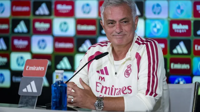 
                    'É incrível': Mourinho se rende a Mbappé, mas evita comparação com CR7
                