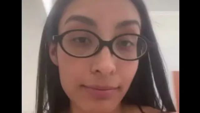 
                    Após filha relatar abuso, influenciadora esfaqueia padrinho da menina 
                
