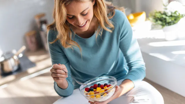 
                    Antes ou depois das refeições? Médica revela melhor hora para comer fruta
                