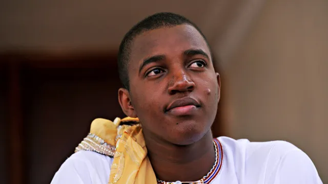 
                    Ex-monarca mais jovem do mundo, rei de Uganda morre aos 34 anos
                