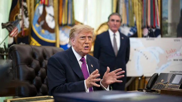 
                    Trump anuncia controle de petróleo da Venezuela
                