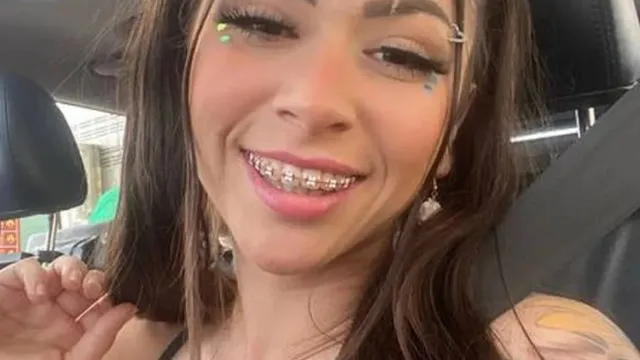 
                    MC Pipokinha é condenada após apresentação sexual diante de adolescentes
                