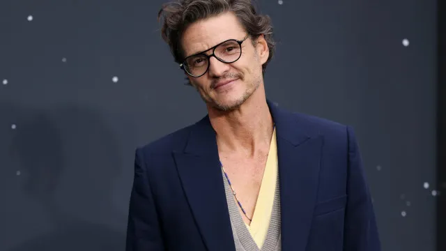 
                    Pedro Pascal declara apoio à reeleição de Lula nas redes sociais
                