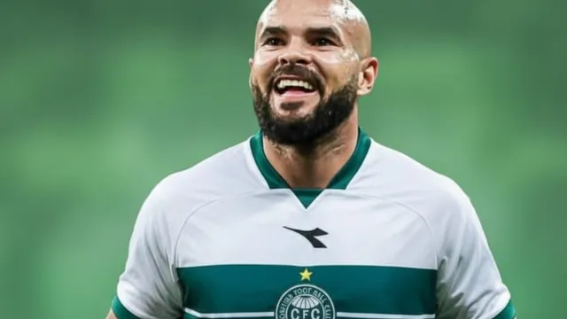 
                    Coritiba vira no fim com lei do ex, vence e afunda Remo em jogaço de 5 gols
                