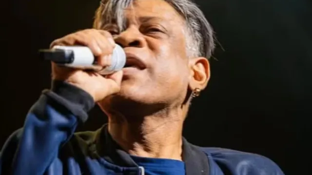 
                    Ex-vocalista do Calcinha Preta morre aos 55 anos
                