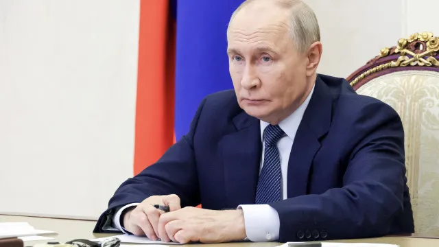 
                    Vladimir Putin anuncia cessar-fogo de três dias com Ucrânia
                