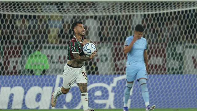 Lucho Acosta sai do banco, decide e Fluminense vence Vasco pelo Brasileirão