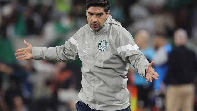 
                    Abel Ferreira sob ataque: 