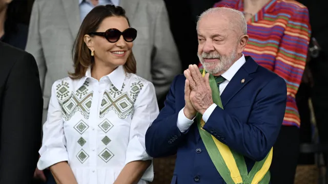 Lula foca controle da polícia, e Flávio Bolsonaro promete redução da maioridade e castração química