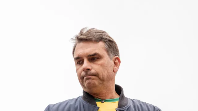 Em queda, ato de Flávio Bolsonaro reúne apenas 28,5 mil pessoas em SP