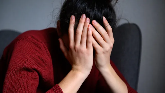 
                    Alerta AVC: Sinais de que você pode ter um derrame a qualquer momento
                