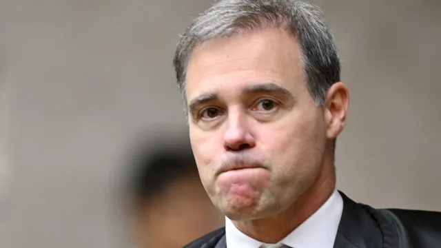 
                    Veja o que dizem mensagens no celular de Vorcaro sobre André Mendonça e filhos de Fux e Kassio
                