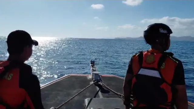 
                    Autoridades indonésias perdem contato com navio com 240 pessoas a bordo
                