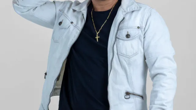 
                    Cantor sertanejo morre após sofrer grave acidente de carro em SP
                