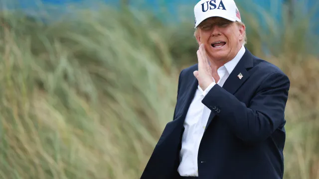 
                    Trump diz que EUA podem ficar no Irã para controlar petróleo
                