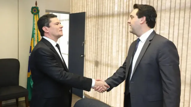 
                    Justiça proíbe Moro de dizer que foi aliado de Ratinho Junior
                