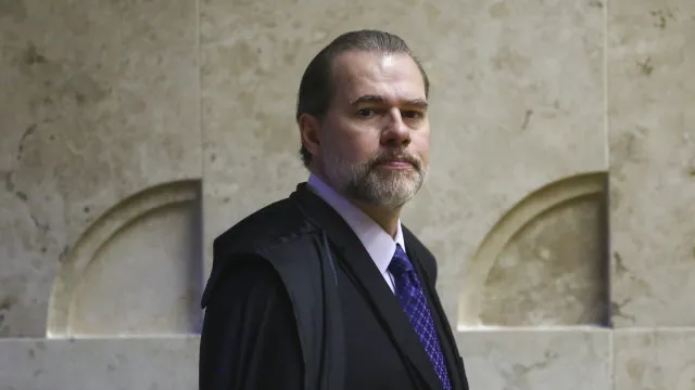 
                    Kassio e Toffoli se declaram suspeitos e não votarão em sessão sobre Moraes no STF
                
