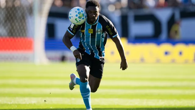 
                    Botafogo e Grêmio fazem jogo atrasado no Rio preocupados com a ameaça de rebaixamento
                