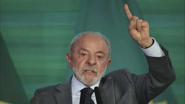 
                    Nos EUA, Lula volta a chamar Trump de imperador e critica ataques à soberania
                