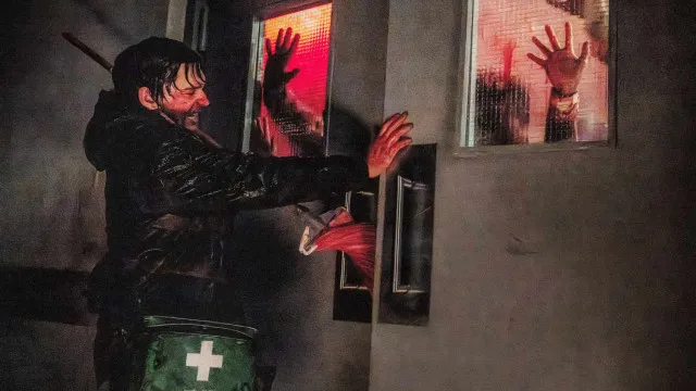 Novo ‘Resident Evil’ encontra força longe da fórmula dos jogos