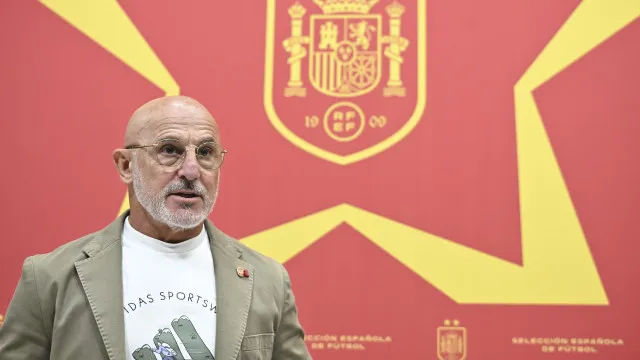 
                    Espanha renova com Luis de la Fuente até 2032 após título mundial
                