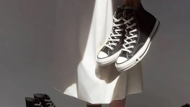 
                    Converse remove anúncio do All Star após ser acusada de fazer associação à Ku Klux Klan
                