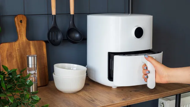 Como limpar a air fryer e remover gordura acumulada sem danificar