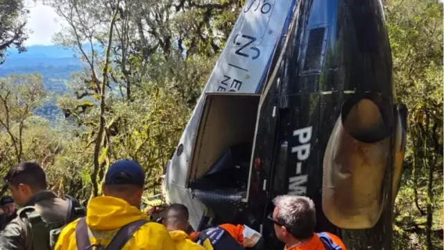 
                    Helicóptero que levava cantor Rick voava em espaço aéreo não controlado, diz FAB
                