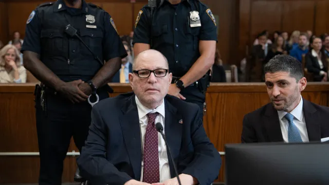 
                    Harvey Weinstein é condenado a 15 anos de prisão por agressão sexual
                