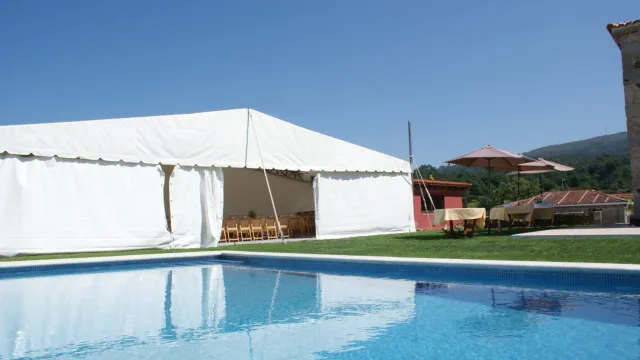 
                    Casamento termina em pancadaria após briga por dinheiro na Espanha
                