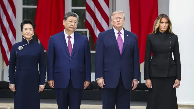 
                    Xi Jinping pede diálogo com EUA e alerta contra conflito entre potências
                
