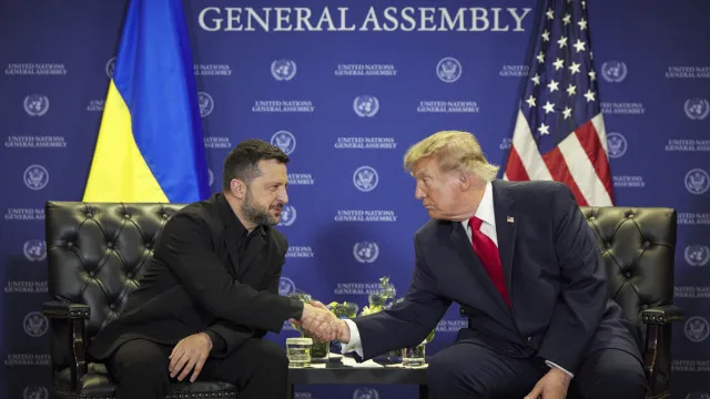 
                    Zelensky diz que Trump autorizou produção de mísseis Patriot na Ucrânia
                