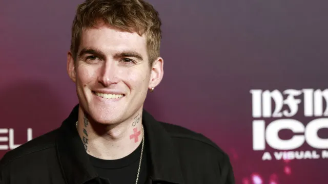 
                    Corpo de Presley Gerber, que morreu aos 27 anos, é cremado
                