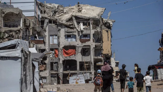 
                    Número de mortos em Gaza passa de 74 mil em quase três anos de guerra
                
