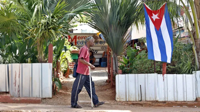 
                    China garante que continuará a apoiar Cuba após pedir fim do bloqueio
                